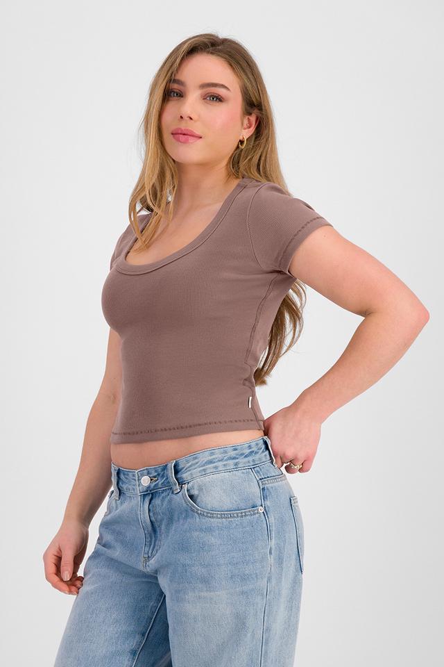 Sienna (She/Her) wears size S and is 164cm tall with cm chest and 71cm waist