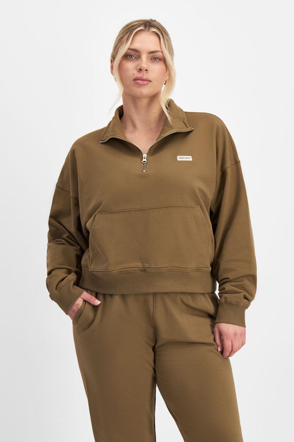 Zoe (She/Her) wears size Large and is 170cm tall with 98cm chest and 85cm waist