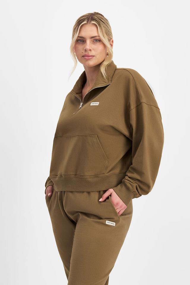 Zoe (She/Her) wears size Large and is 170cm tall with 98cm chest and 85cm waist