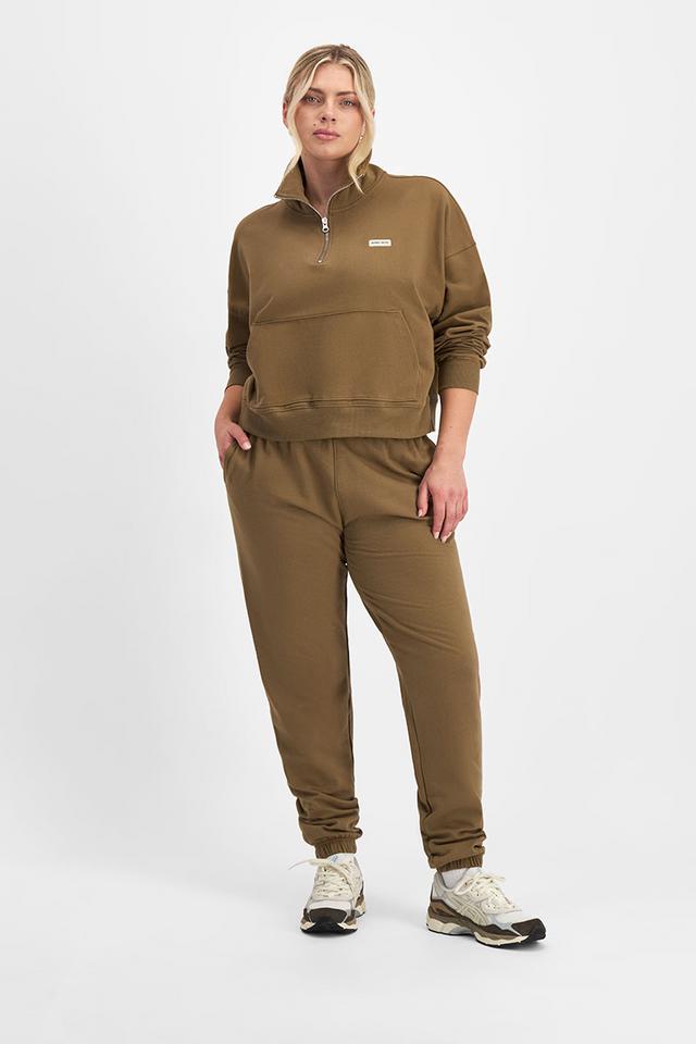 Zoe (She/Her) wears size Large and is 170cm tall with 98cm chest and 85cm waist