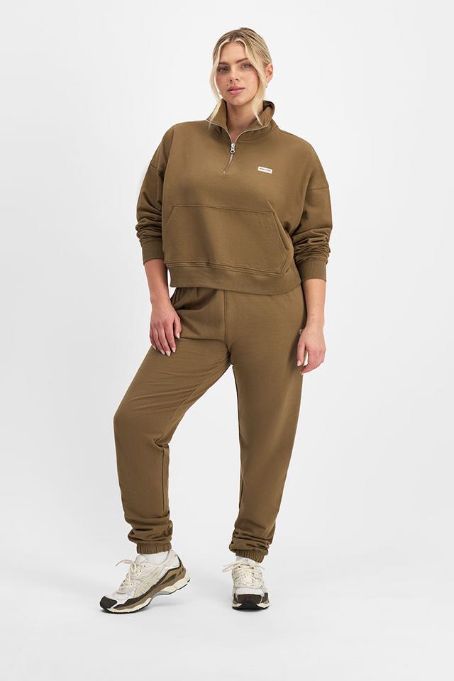 Zoe (She/Her) wears size Large and is 170cm tall with 98cm chest and 85cm waist