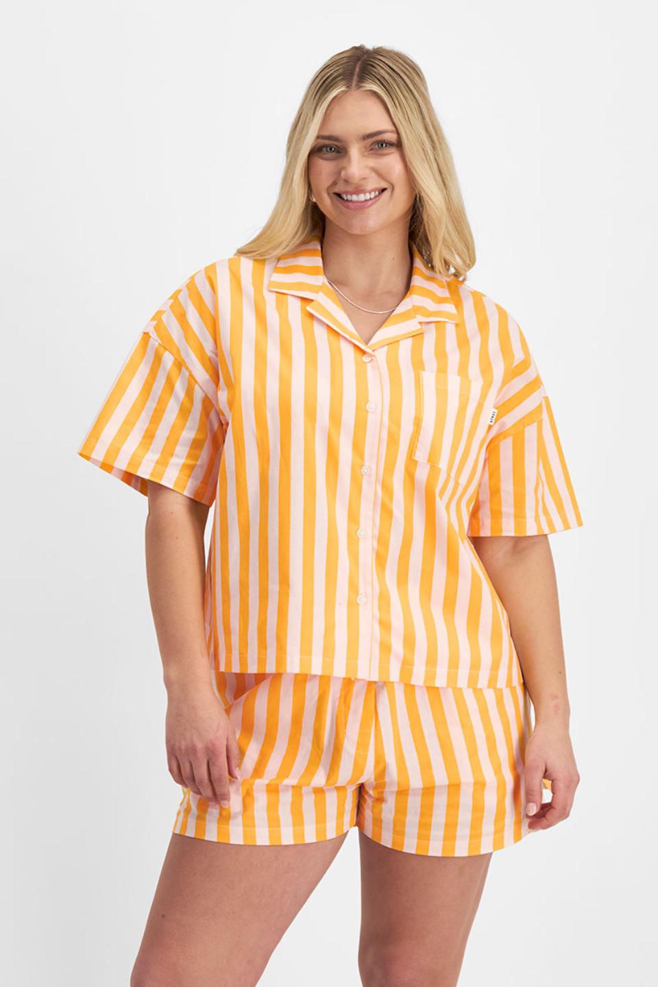Zoe (She/Her) wears size Large and is 170cm tall with 98cm chest and 85cm waist
