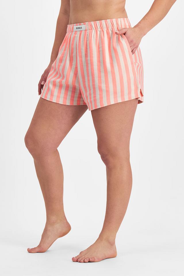 Zoe (She/Her) wears size Large and is 170cm tall with 98cm chest and 85cm waist