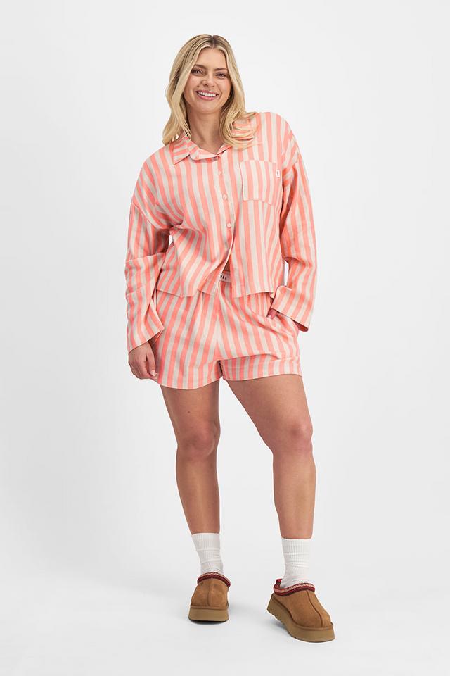 Zoe (She/Her) wears size Large and is 170cm tall with 98cm chest and 85cm waist