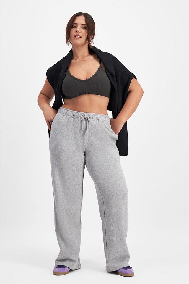 Bella (She/Her) Wears Size Large And Is 173cm Tall With 95cm Chest And 77cm Waist