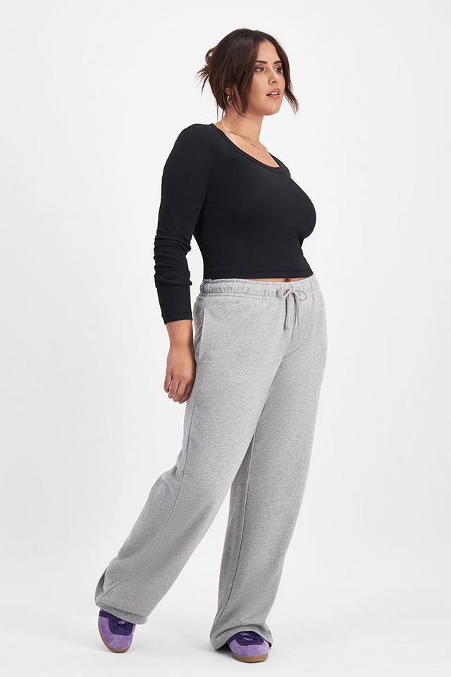 Bella (She/Her) Wears Size Large And Is 173cm Tall With 95cm Chest And 77cm Waist