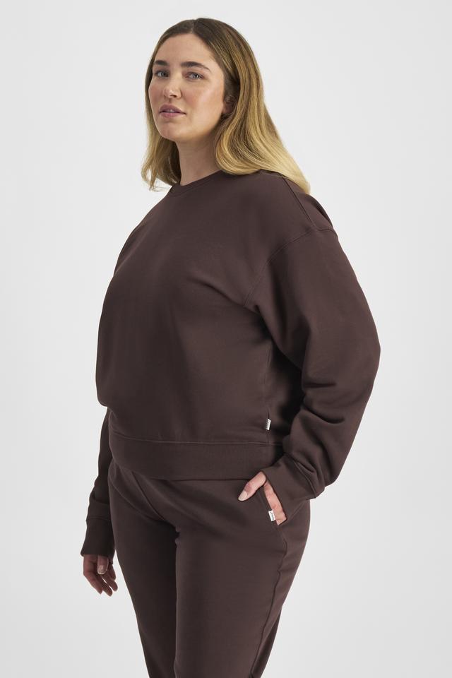 Chanel (She/Her) wears size L and is 176cm tall with 104cm chest and 89cm waist