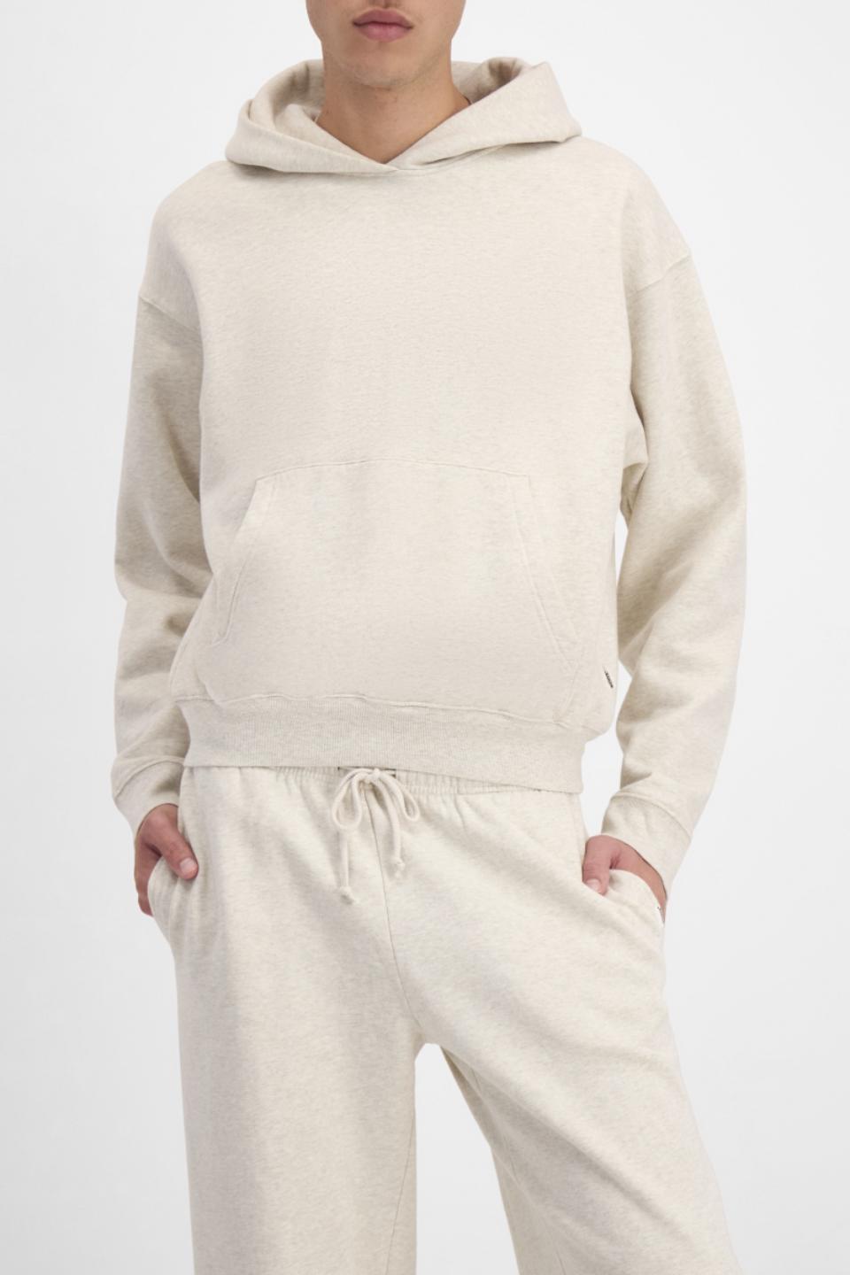 Eli (He/Him) wears size Large and is 193cm tall with 87cm chest and 73cm waist