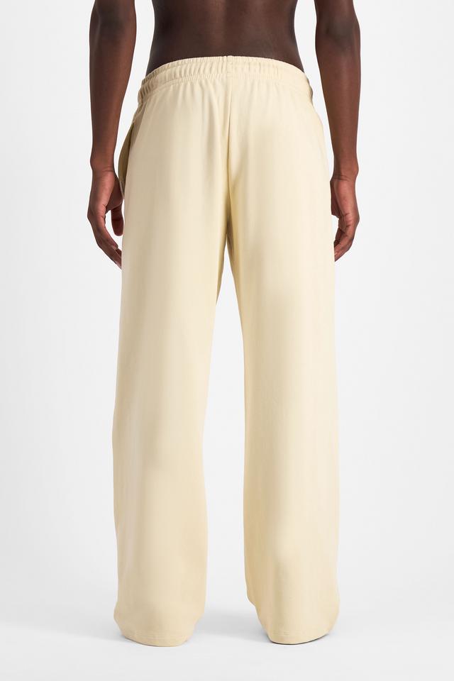 Emmanuel (He/Him) wears size M and is 182cm tall with 93cm chest and 73cm waist