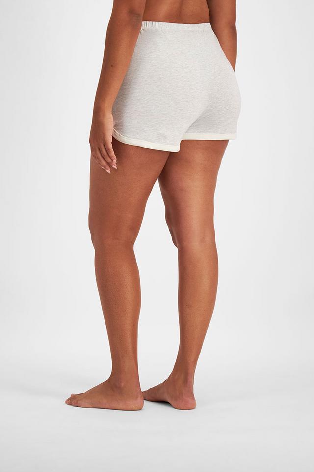 Larissa (She/Her) wears size Large and is 170.18cm tall with 90.17cm chest and 79.756cm waist