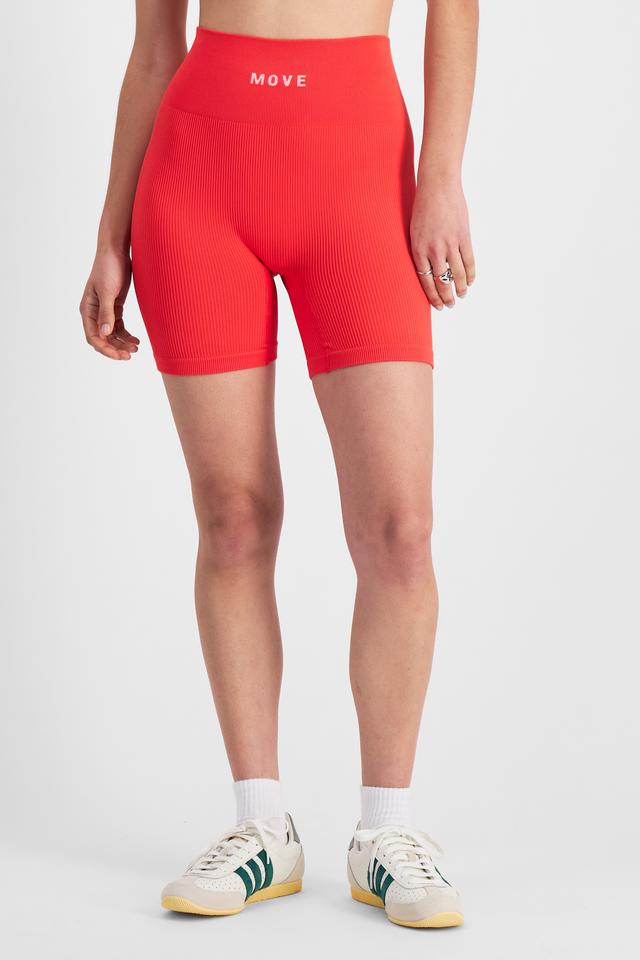 Olivia (She/Her) wears size S and is 176cm tall with cm chest and cm waist