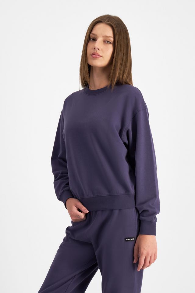 India (She/Her) wears size M and is 180cm tall with 88cm chest and 26cm waist