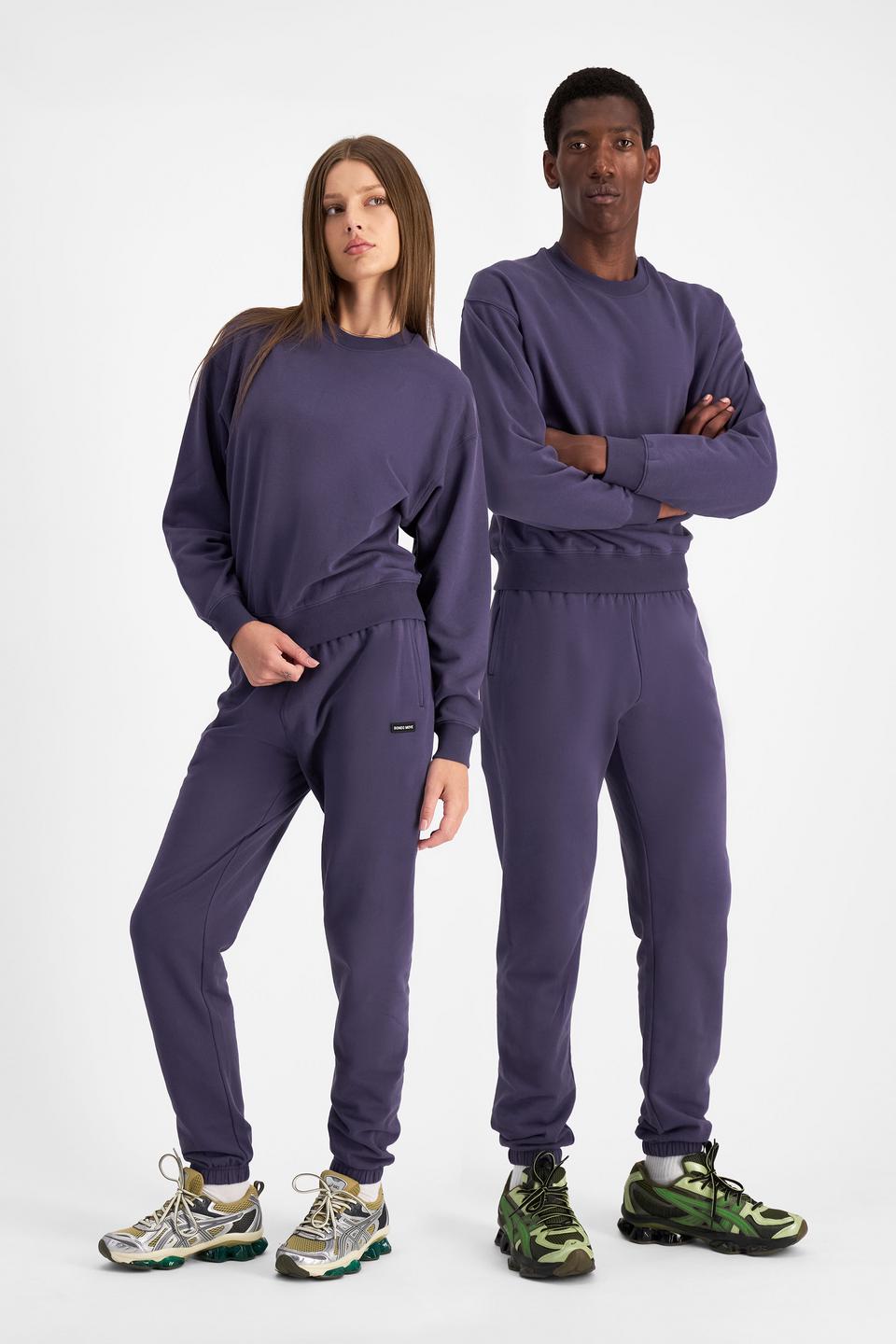India (She/Her) wears size M and is 180cm tall with 88cm chest and 26cm waist & Emmanuel (He/Him) wears size M and is 182cm tall with 93cm chest and 73cm waist