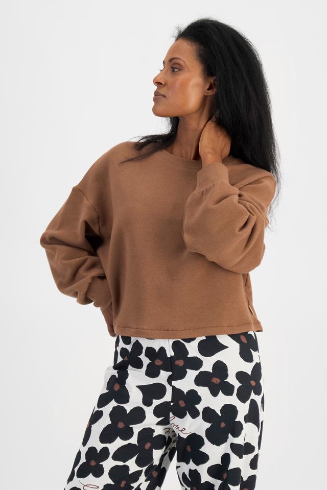 Senait (She/Her) wears size S and is 162cm tall with 79cm chest and 60cm waist