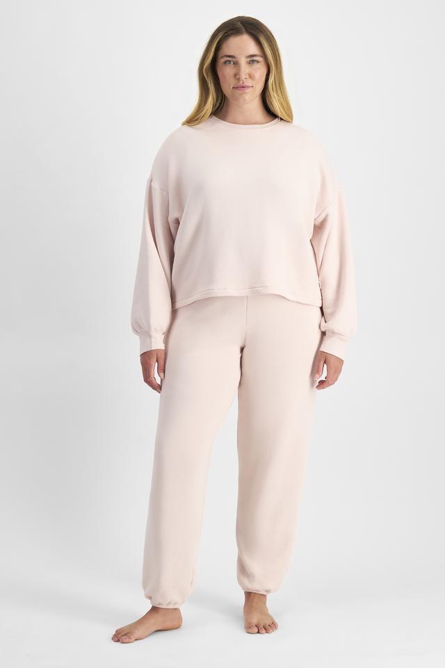 Chanel (She/Her) wears size L and is 176cm tall with 104cm chest and 89cm waist