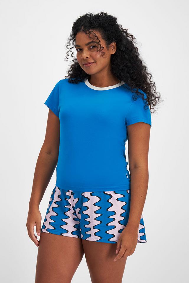Larissa (She/Her) wears size Large and is 170.18cm tall with 90.17cm chest and 79.756cm waist