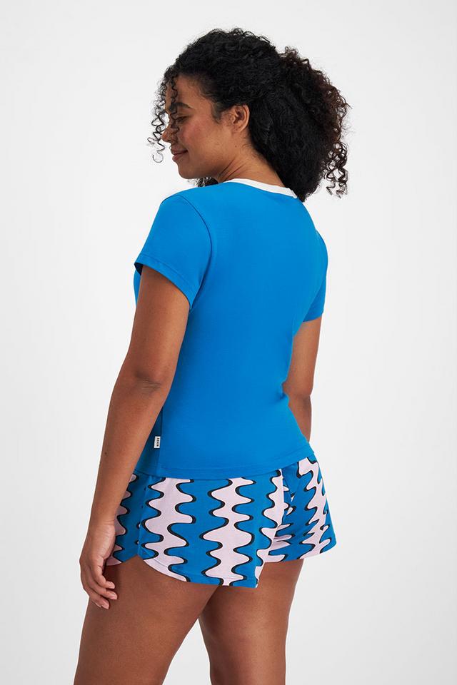 Larissa (She/Her) wears size Large and is 170.18cm tall with 90.17cm chest and 79.756cm waist