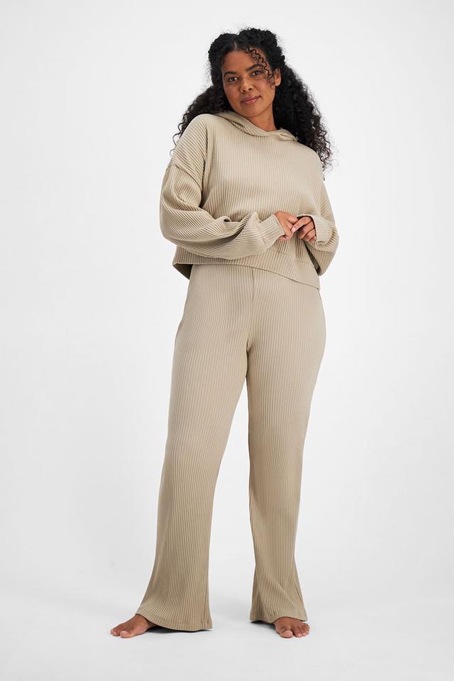 Larissa (She/Her) wears size Large and is 170.18cm tall with 90.17cm chest and 79.756cm waist
