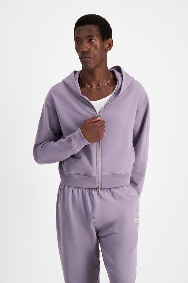 Emmanuel (He/Him) wears size M and is 182cm tall with 93cm chest and 73cm waist