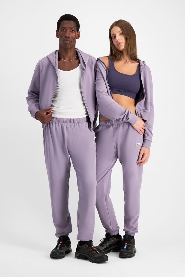 India (She/Her) wears size M and is 180cm tall with 88cm chest and 26cm waist & Emmanuel (He/Him) wears size M and is 182cm tall with 93cm chest and 73cm waist