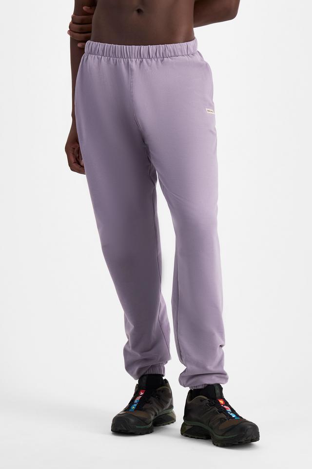 Emmanuel (He/Him) wears size M and is 182cm tall with 93cm chest and 73cm waist