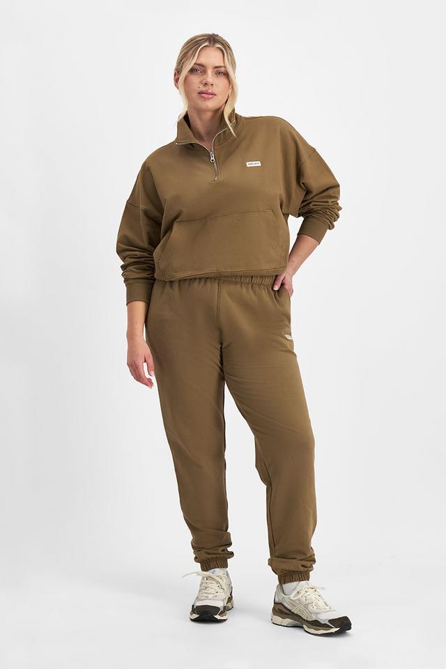 Zoe (She/Her) wears size Large and is 170cm tall with 98cm chest and 85cm waist