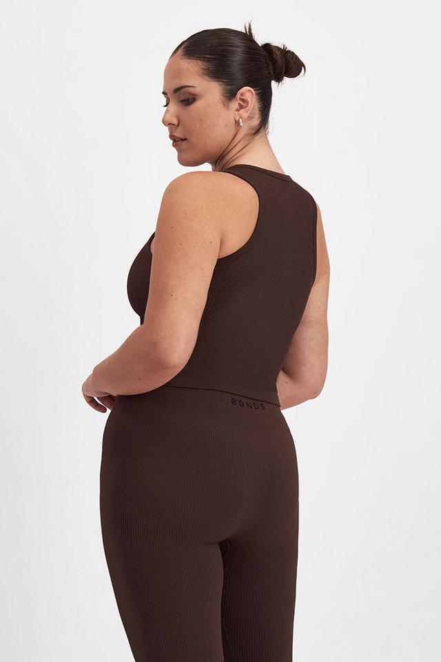 Bella (She/Her) wears size Large and is 173cm tall with 95cm chest and 77cm waist