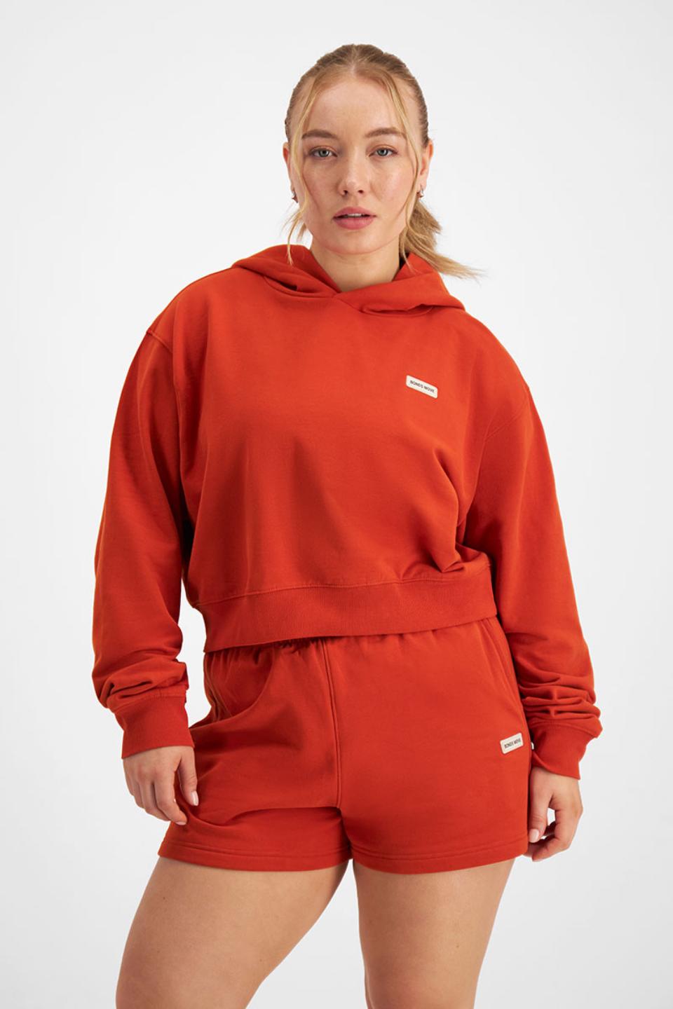 Taylor (She/Her) wears size Medium and is 161cm tall with 98cm chest and 74cm waist
