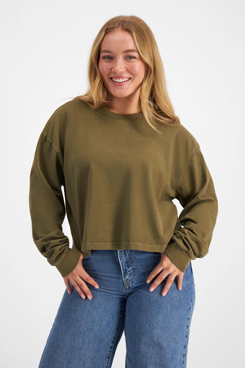Taylor (She/Her) wears size Large and is 161cm tall with 98cm chest and 74cm waist