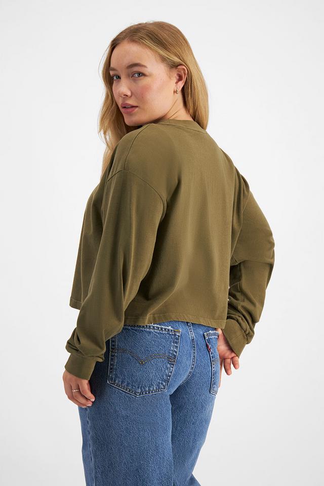 Taylor (She/Her) wears size Large and is 161cm tall with 98cm chest and 74cm waist