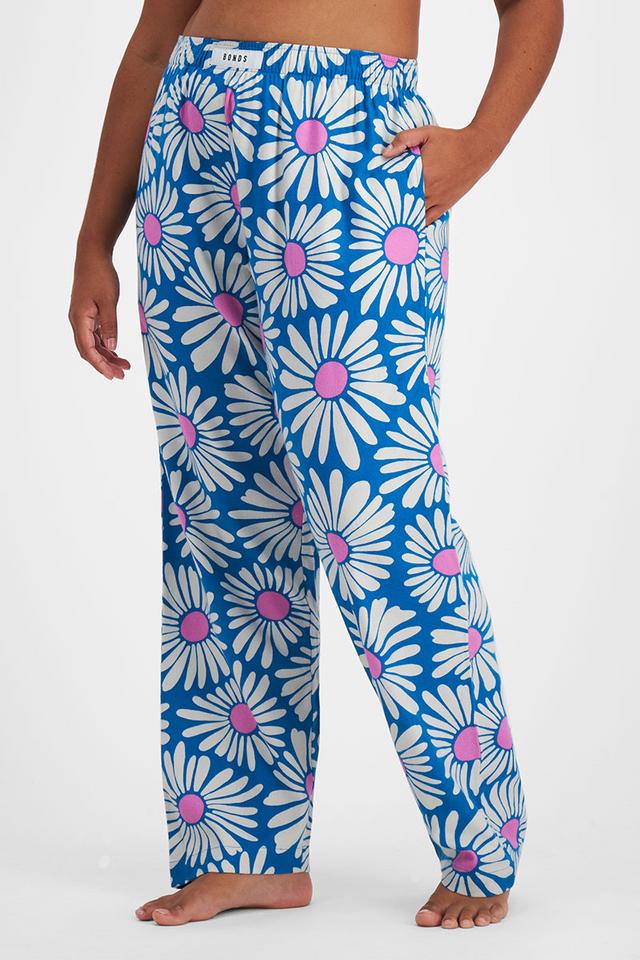 Larissa (She/Her) wears size Large and is 170.18cm tall with 90.17cm chest and 79.756cm waist