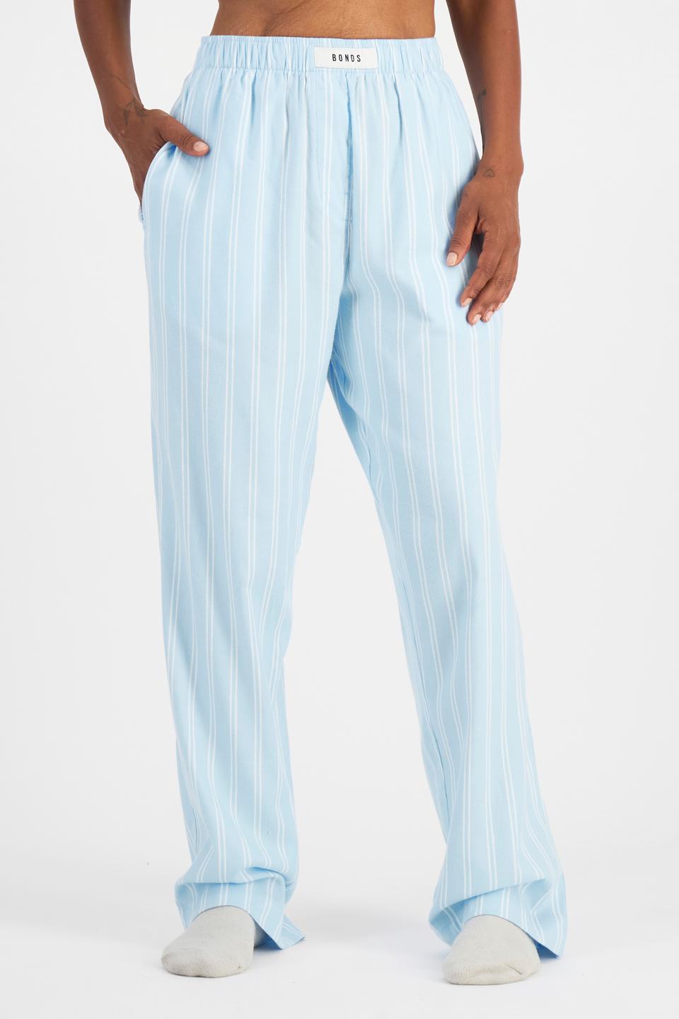 Senait (She/Her) wears size S and is 162cm tall with 79cm chest and 60cm waist
