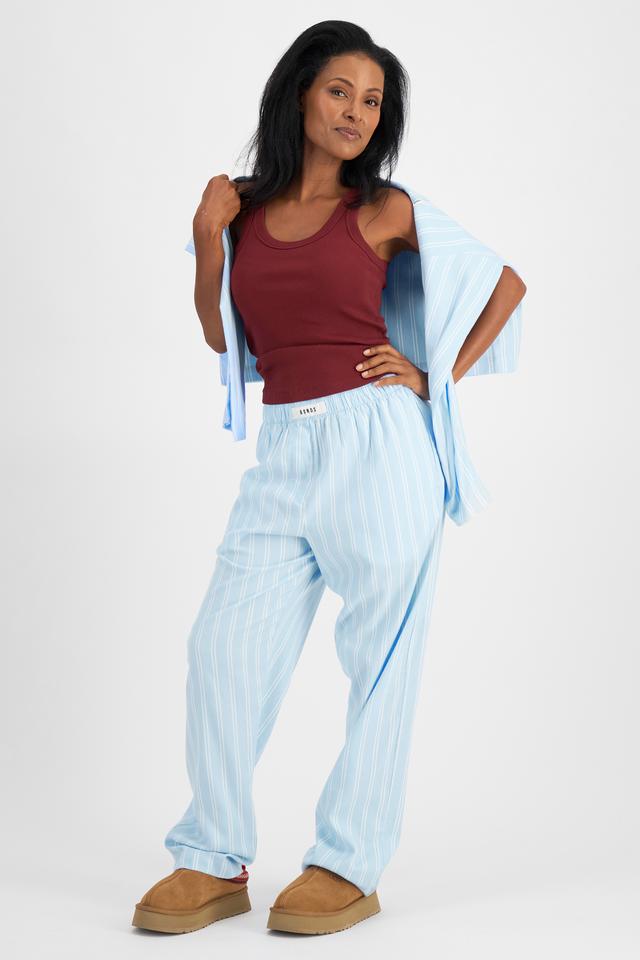 Senait (She/Her) wears size S and is 162cm tall with 79cm chest and 60cm waist