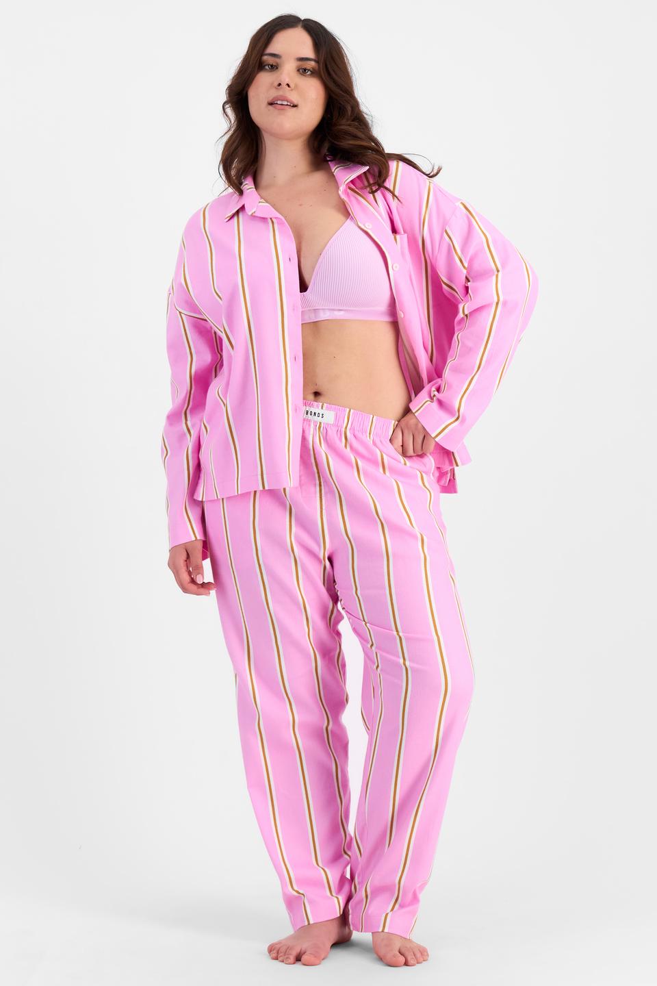 Bella (She/Her) wears size L and is 173cm tall with 95cm chest and 77cm waist