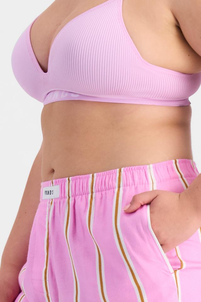 Bella (She/Her) wears size L and is 173cm tall with 95cm chest and 77cm waist