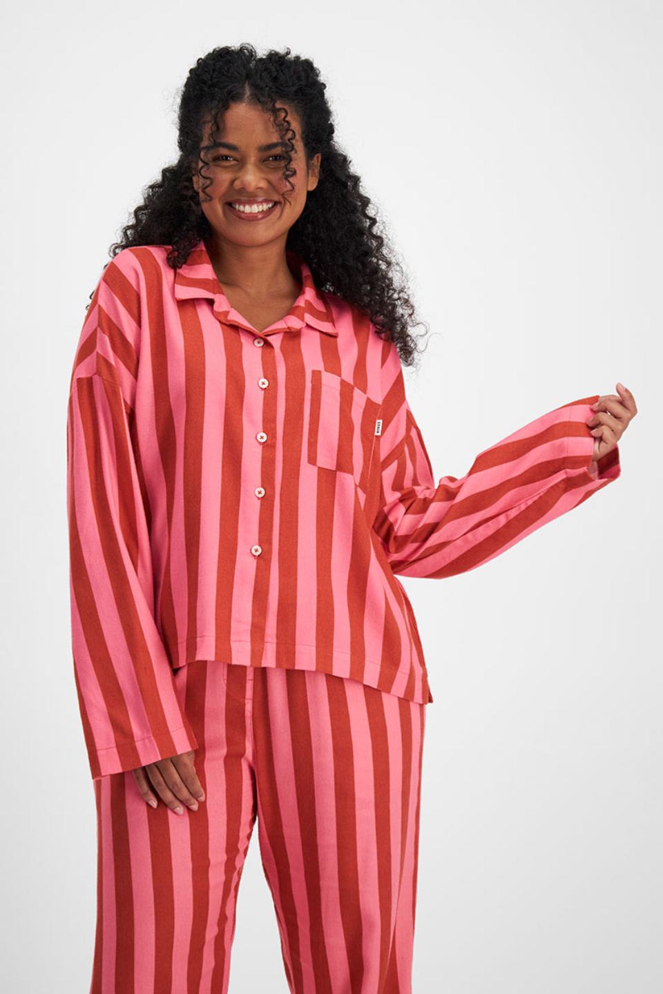 Larissa (She/Her) wears size Large and is 170.18cm tall with 90.17cm chest and 79.756cm waist