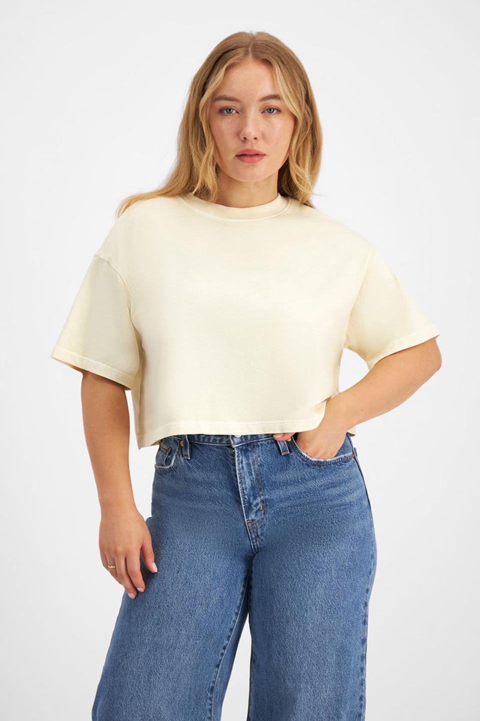 Taylor (She/Her) wears size Large and is 161cm tall with 98cm chest and 74cm waist