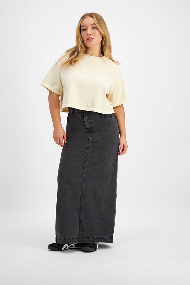 Taylor (She/Her) wears size Large and is 161cm tall with 98cm chest and 74cm waist