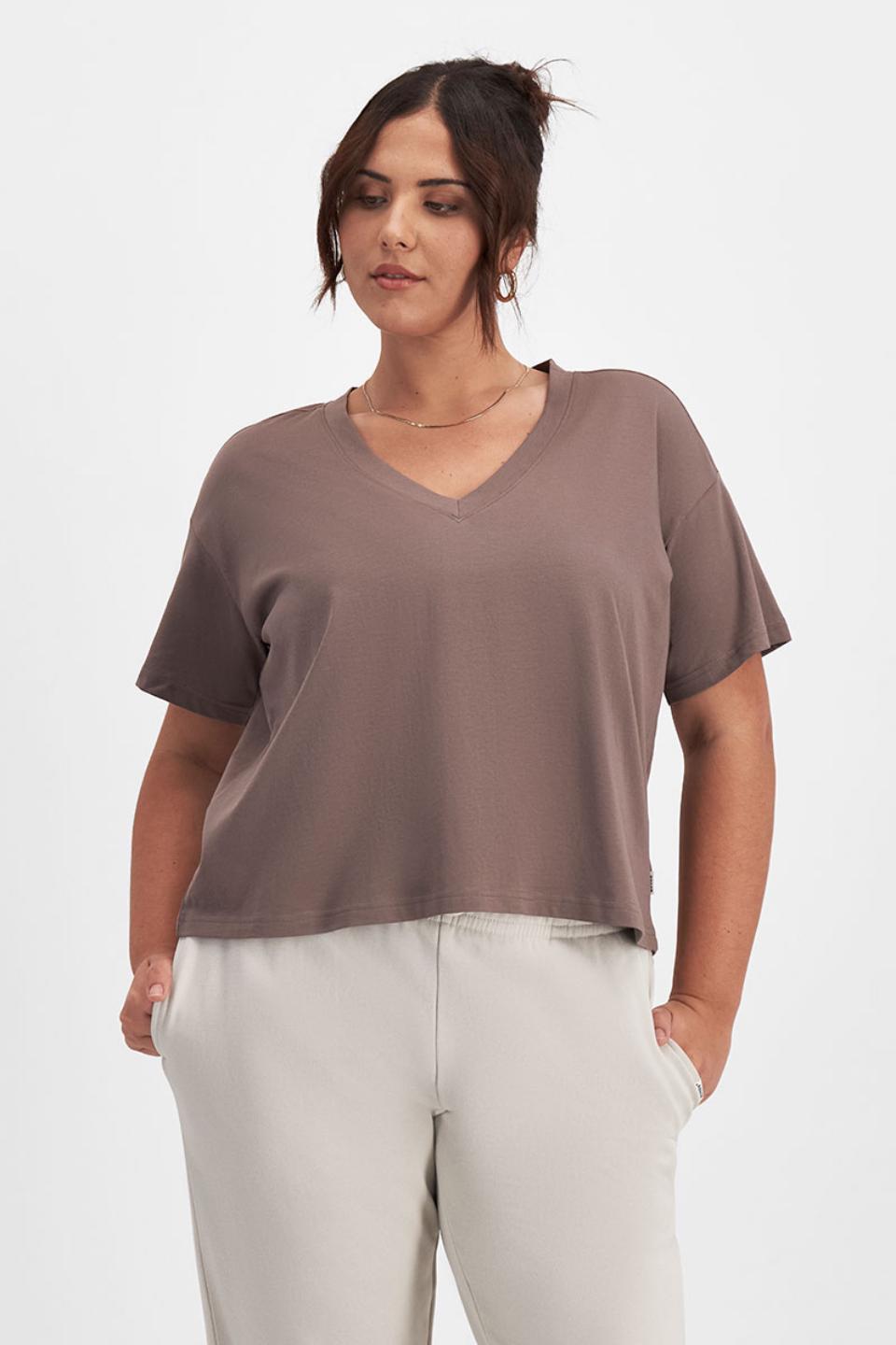 Bella (She/Her) wears size Large and is 173cm tall with 95cm chest and 77cm waist