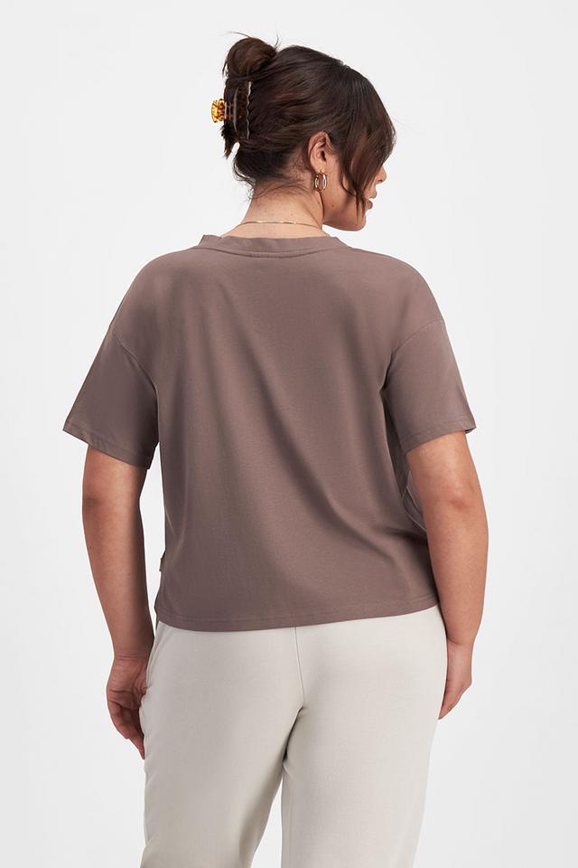 Bella (She/Her) wears size Large and is 173cm tall with 95cm chest and 77cm waist