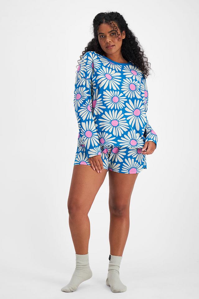 Larissa (She/Her) wears size Large and is 170.18cm tall with 90.17cm chest and 79.756cm waist