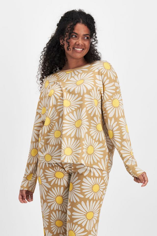 Larissa (She/Her) wears size Large and is 170cm tall with 90cm chest and 79cm waist