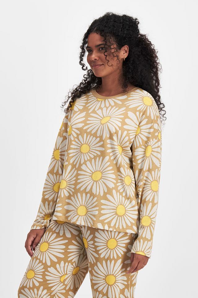 Larissa (She/Her) wears size Large and is 170cm tall with 90cm chest and 79cm waist