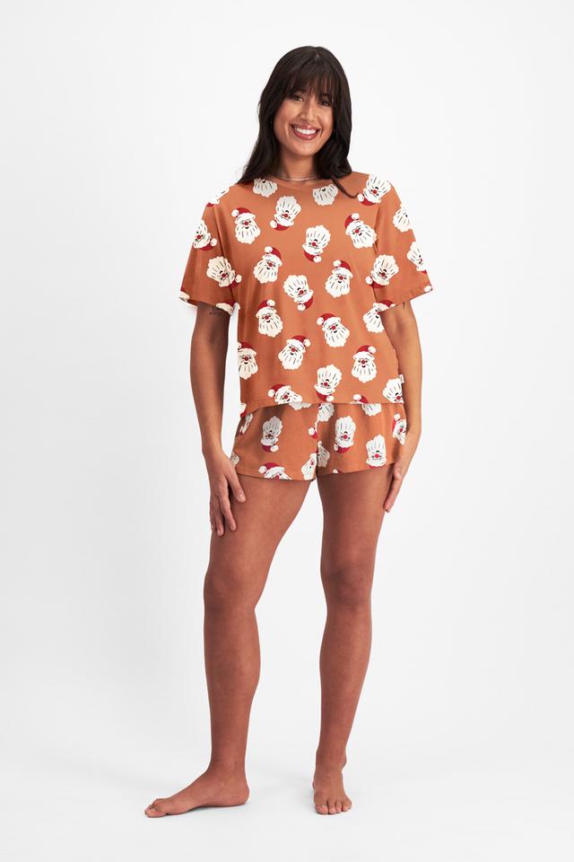 Leah (She/Her) wears size Large and is 185cm tall