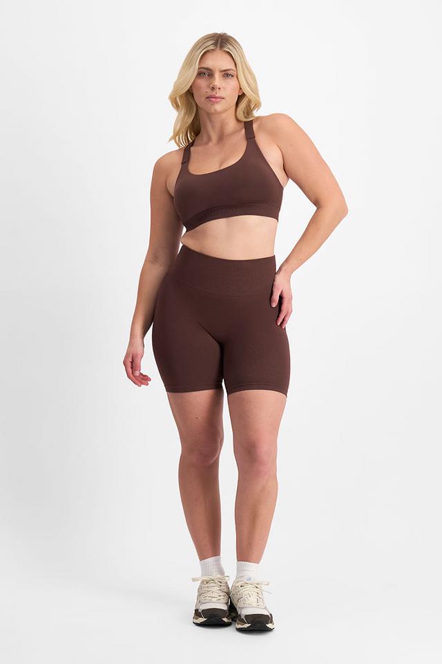 Zoe (She/Her) wears size Large and is 170cm tall with 98cm chest and 85cm waist