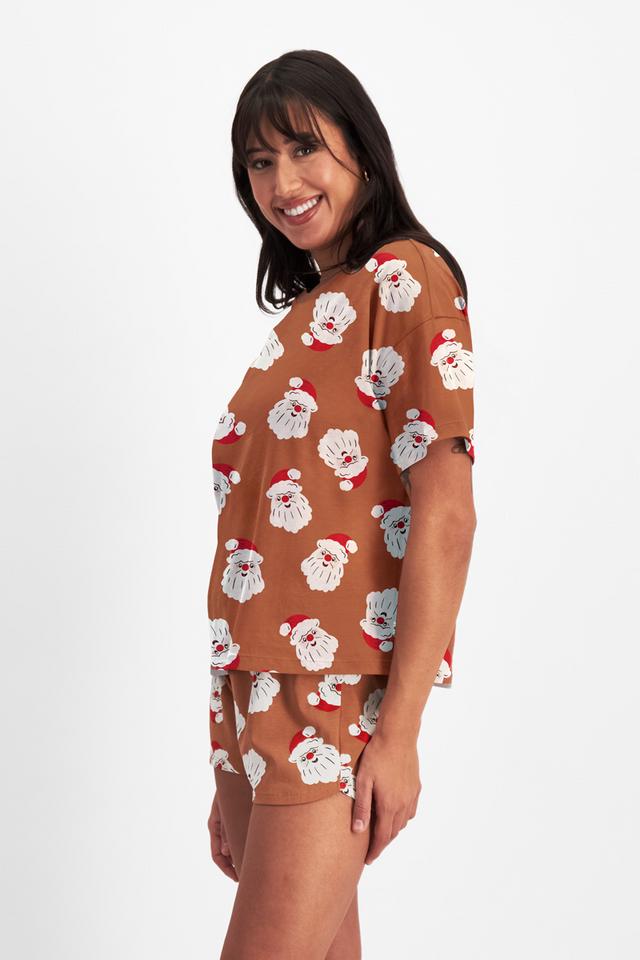 Leah (She/Her) wears size Large and is 185cm tall
