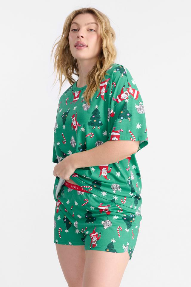 Georgia (She/Her) wears size L and is 172cm tall with 101cm chest and 86cm waist