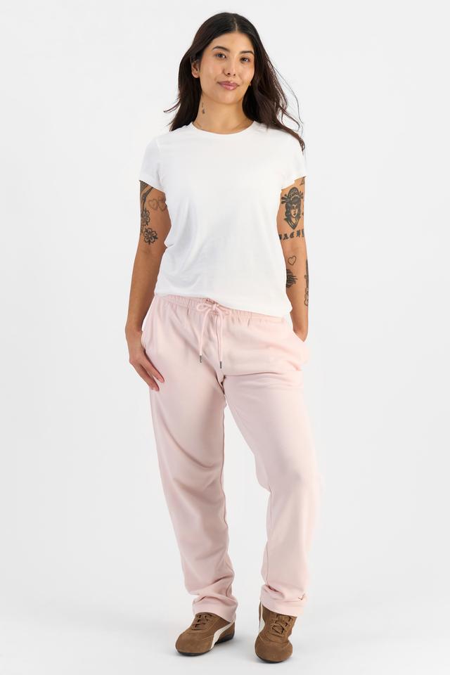 Aki (She/Her) wears size S and is 169cm tall with 90cm chest and 74cm waist