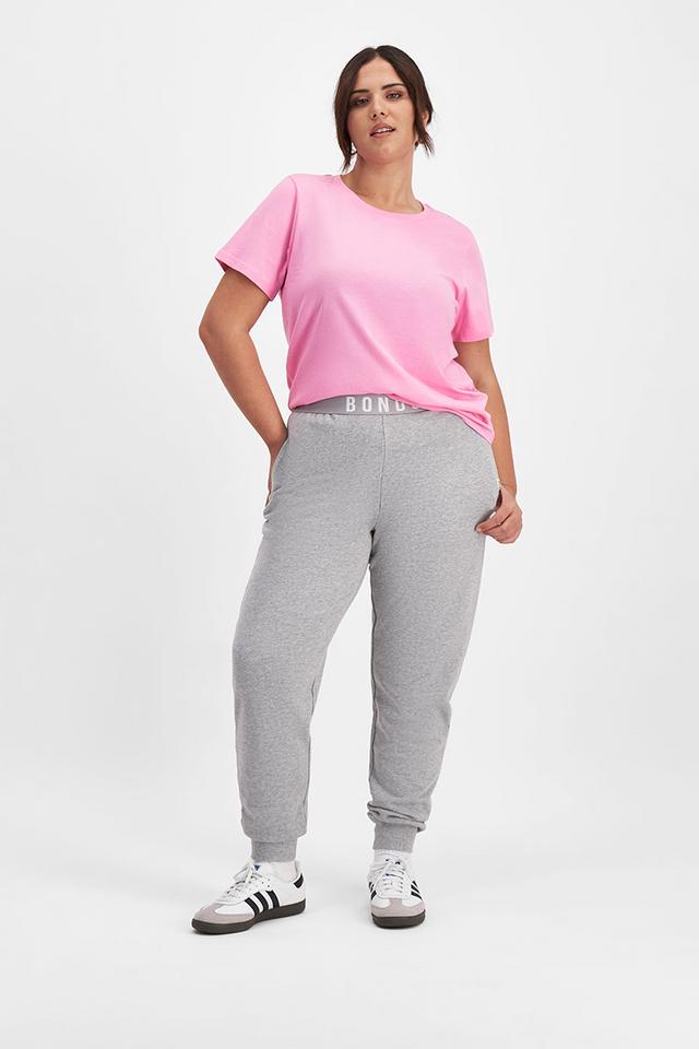 Bella (She/Her) wears size Large and is 173cm tall with 95cm chest and 77cm waist