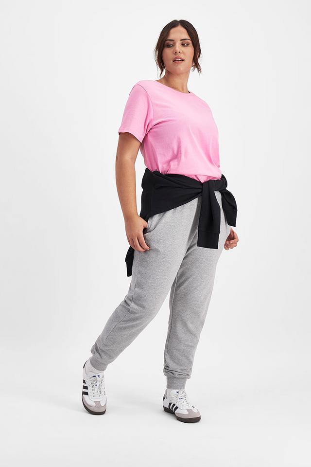 Bella (She/Her) wears size Large and is 173cm tall with 95cm chest and 77cm waist